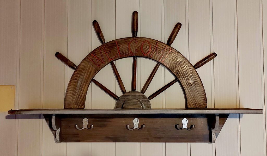 Cuier suspendat „DomiDeco” cu motiv Timona de corabie – Design marin