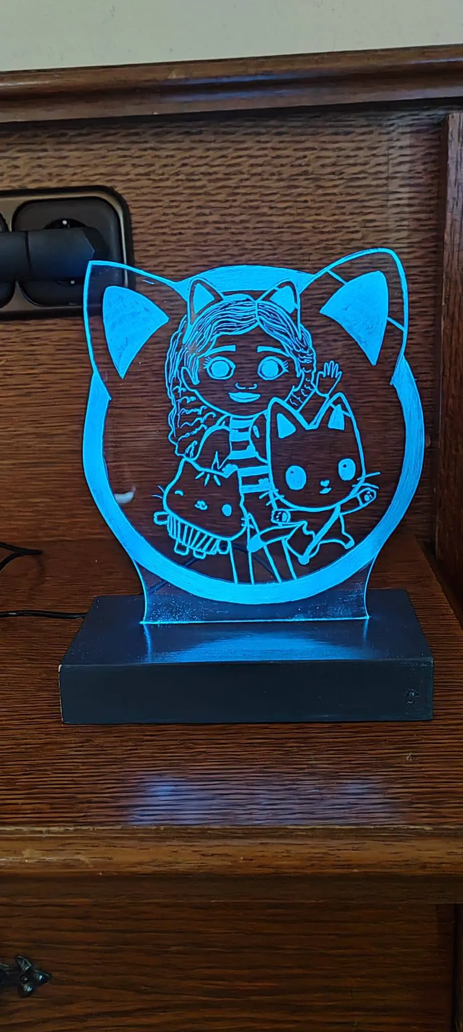 Lampa 3D Personalizată cu personaje si animalute – Decorațiune Magică pentru Camera Fetitei Tale