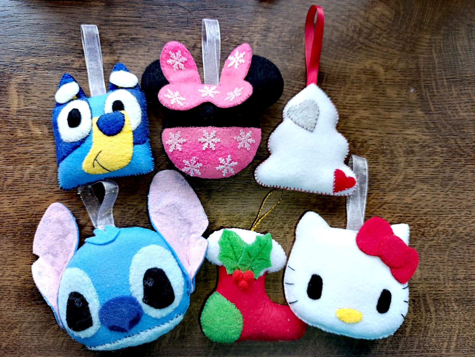 Set 6 decorațiuni de Crăciun din fetru si personaje colorate din desene animate