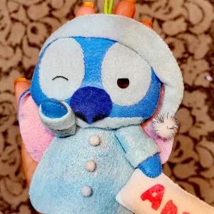 Jucărie Handmade „Stitch” din Fetru – Personalizată, Lucrată Manual cu Dragoste