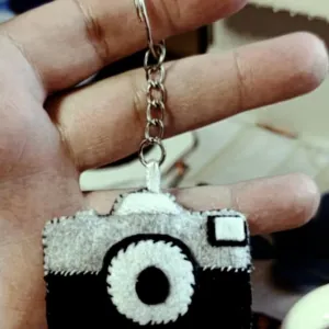 Breloc Aparat Foto, Cadou Unic pentru Pasionați de Fotografie - Breloc Handmade din Fetru