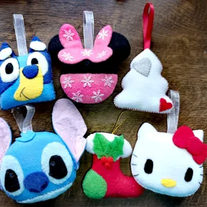 Set 6 decorațiuni de Crăciun din fetru si personaje colorate din desene animate